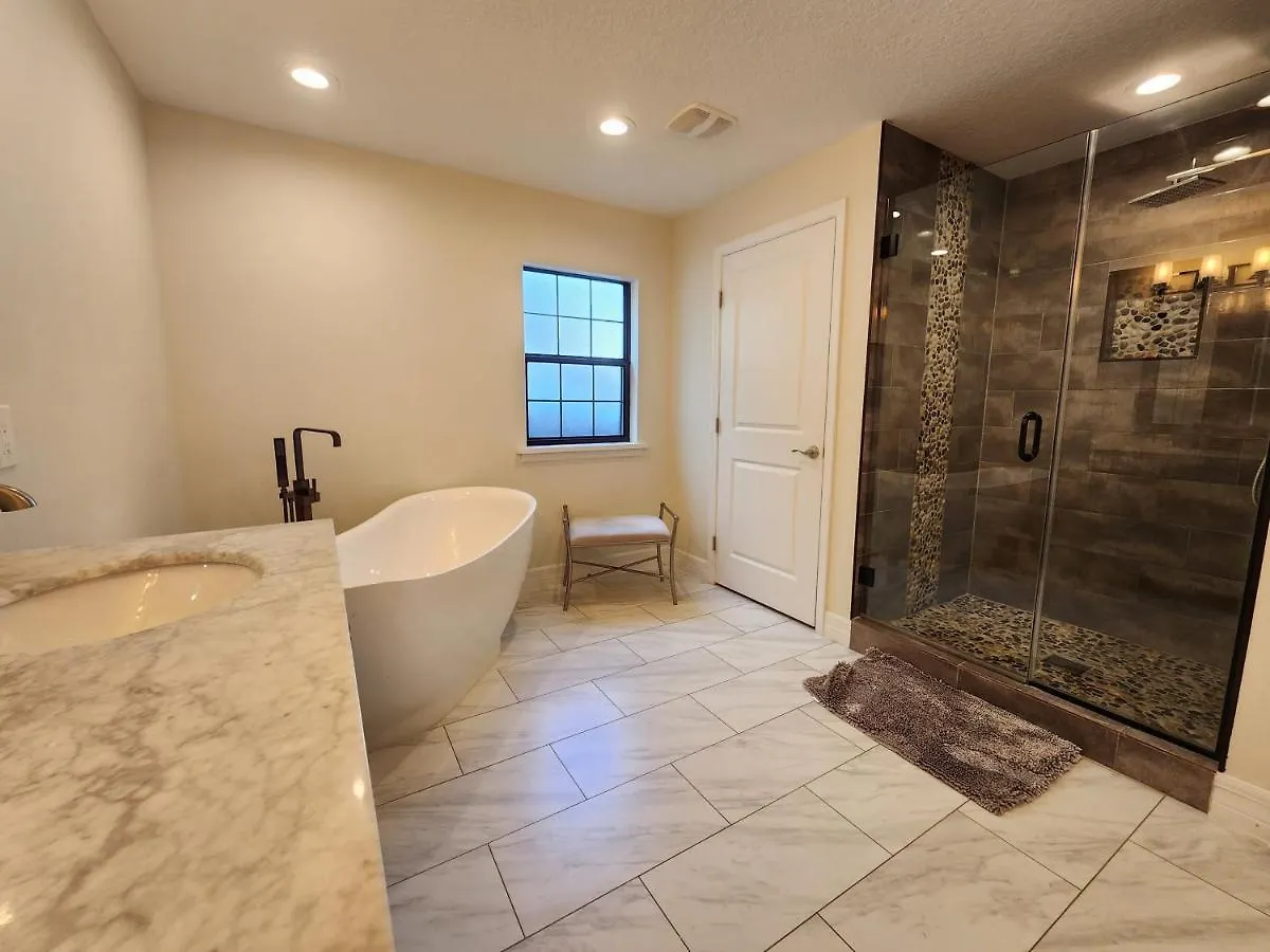 The Villa Orlando@College Park. Sleeps16 Holiday home Orlando
